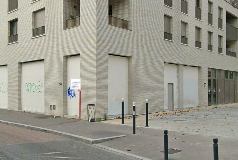 Retail in Montreuil to rent Building Photo- Image 1 of 9