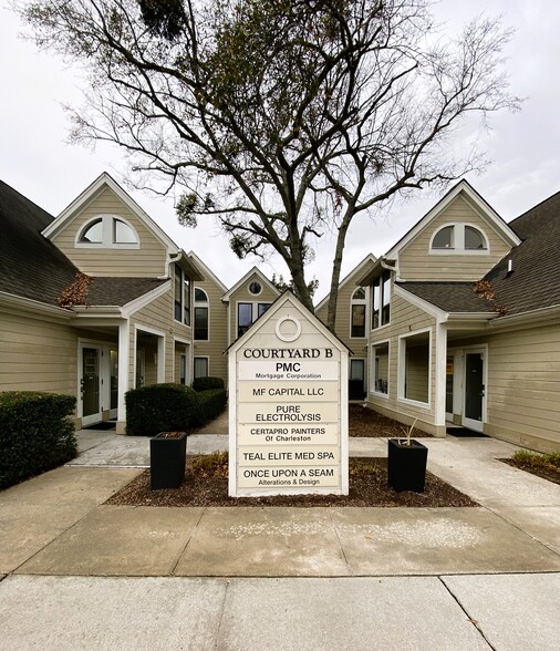 1041 Johnnie Dodds Blvd, Mount Pleasant, SC for rent - Building Photo - Image 2 of 2