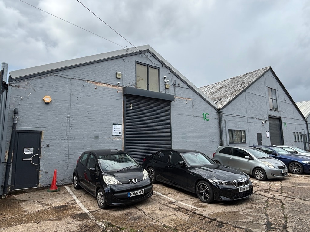 Abercromby Ave, High Wycombe to rent Building Photo- Image 1 of 5