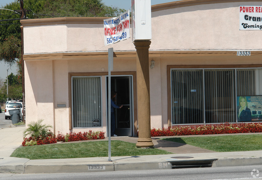 13333 paramount Blvd, South Gate, CA for rent - Building Photo - Image 3 of 8