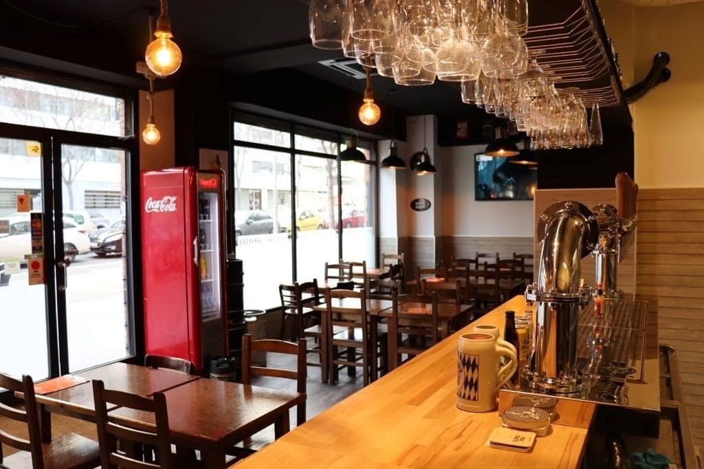 Retail in Barcelona, Barcelona to rent Interior Photo- Image 1 of 12