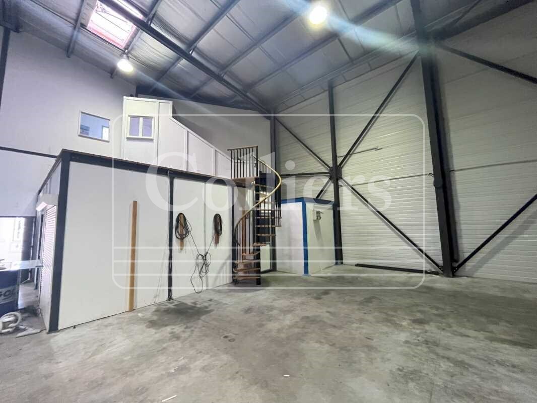 Light Industrial in Aubagne to rent Interior Photo- Image 1 of 11