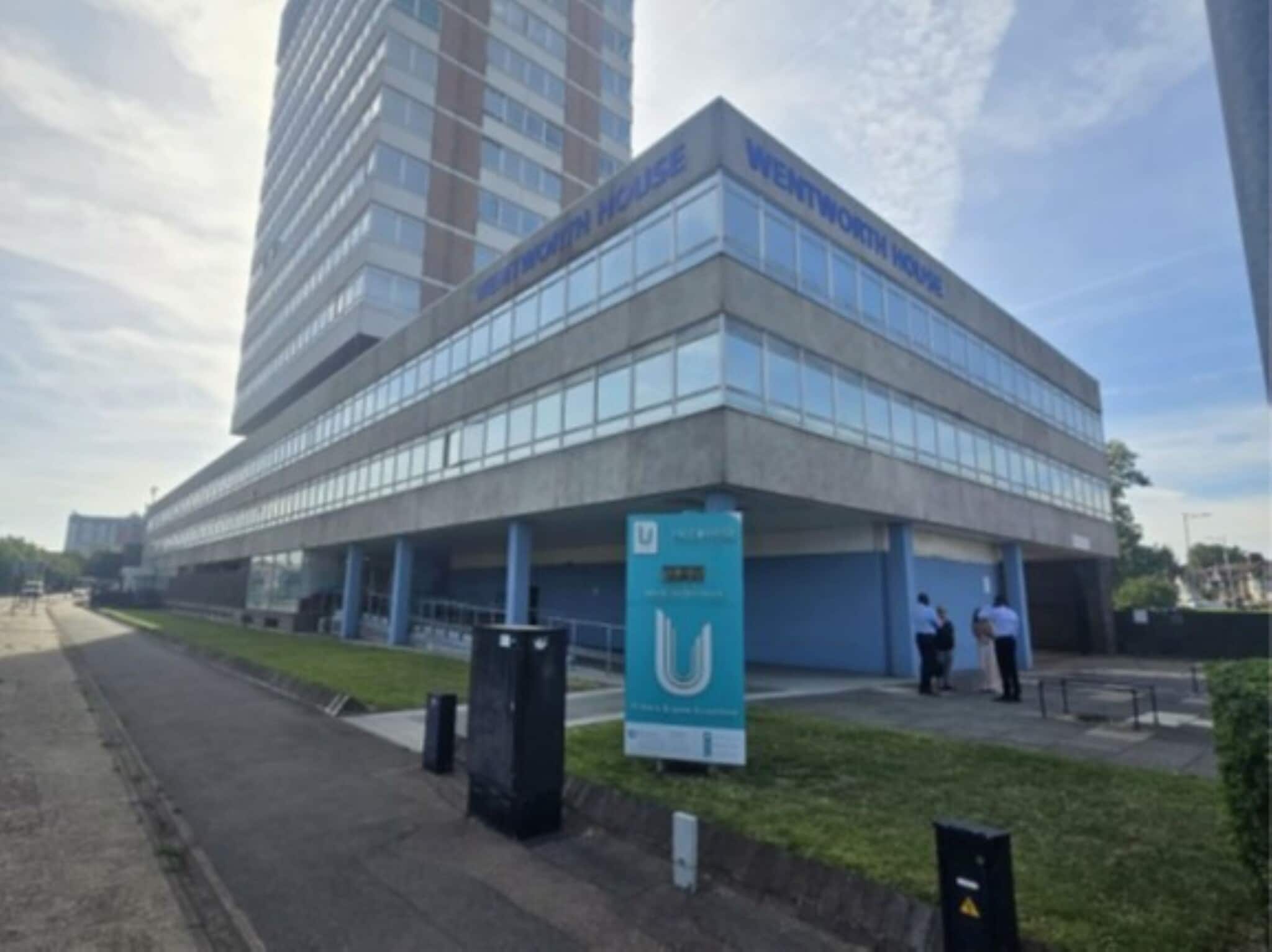 350 Eastern Ave, Ilford to rent Building Photo- Image 1 of 3