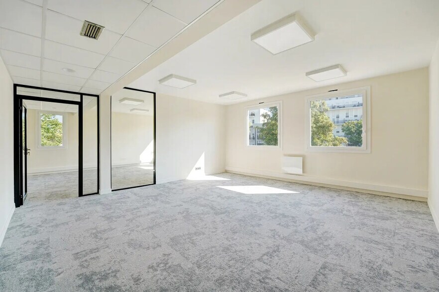 Office in Cergy to rent - Primary Photo - Image 1 of 6
