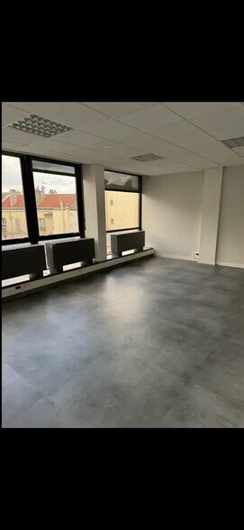 Office in Saint-Cloud for sale - Interior Photo - Image 2 of 10