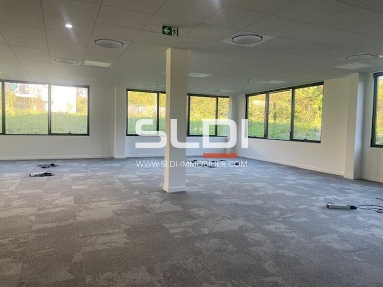 462 Chemin De Champivost, Limonest to rent - Building Photo - Image 3 of 9