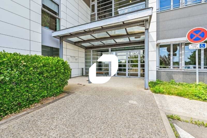 24 Bis Avenue De La Demi-Lune, Roissy-en-France to rent Building Photo- Image 1 of 17