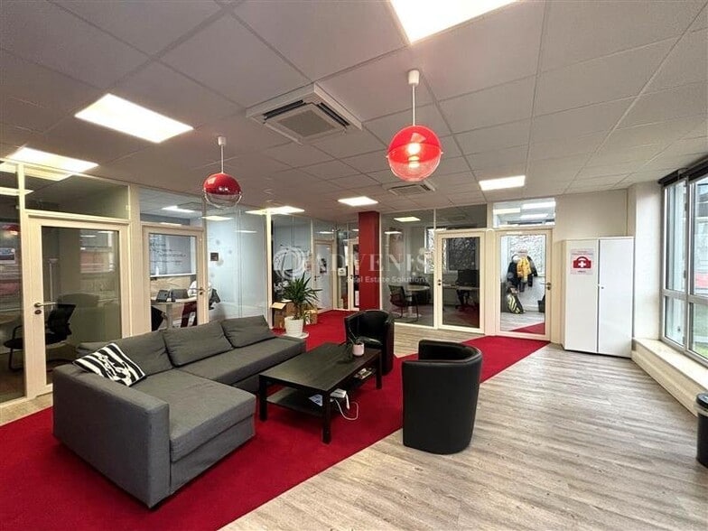 Office in Neuilly-Plaisance to rent - Building Photo - Image 3 of 7