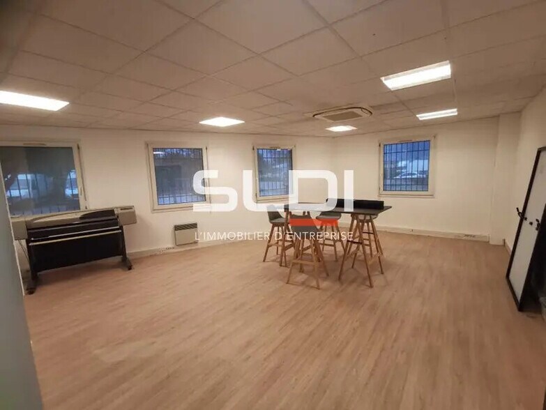 Office in Toussieu to rent - Interior Photo - Image 3 of 16
