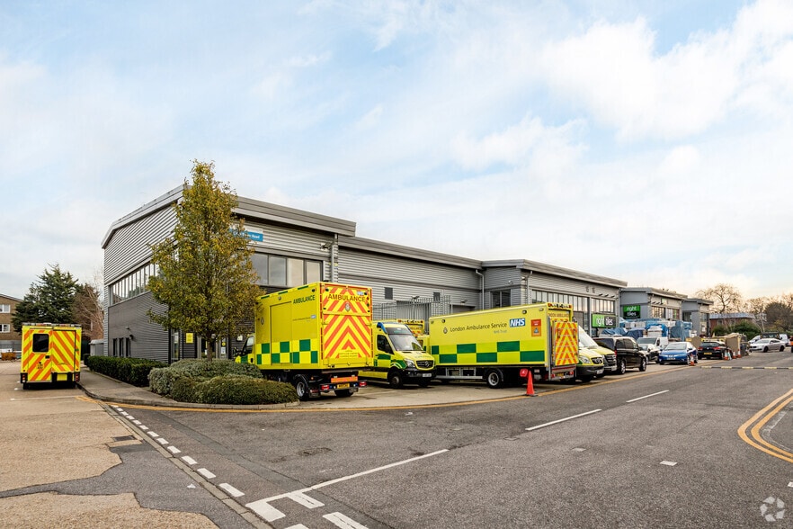 Clock Tower Rd, Isleworth to rent - Building Photo - Image 3 of 5