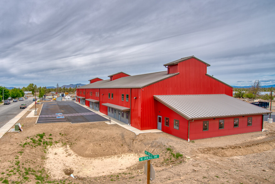 1090 NE 11th St, Redmond, OR for sale - Building Photo - Image 1 of 1