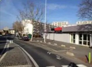 Retail in Nanterre to rent - Building Photo - Image 1 of 4