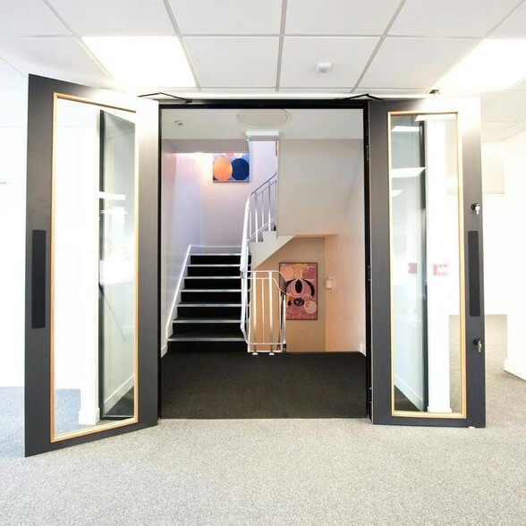 Park St, Guildford to rent - Interior Photo - Image 3 of 8