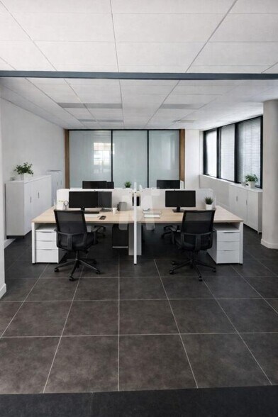 Office in Évry-Courcouronnes for sale - Building Photo - Image 3 of 8