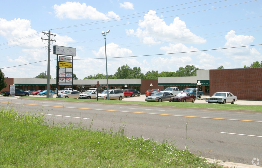 8815-8827 S Santa Fe Ave, Oklahoma City, OK for rent - Building Photo - Image 1 of 10