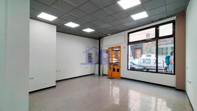 Retail in Cuenca, Cuenca to rent Interior Photo- Image 1 of 8