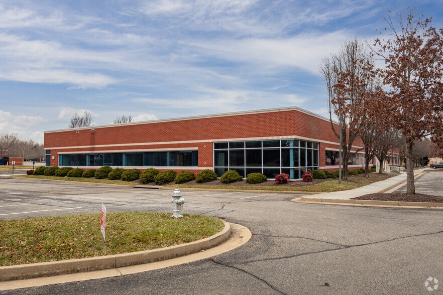 8801 Park Central Dr, Richmond, VA for rent - Building Photo - Image 3 of 5