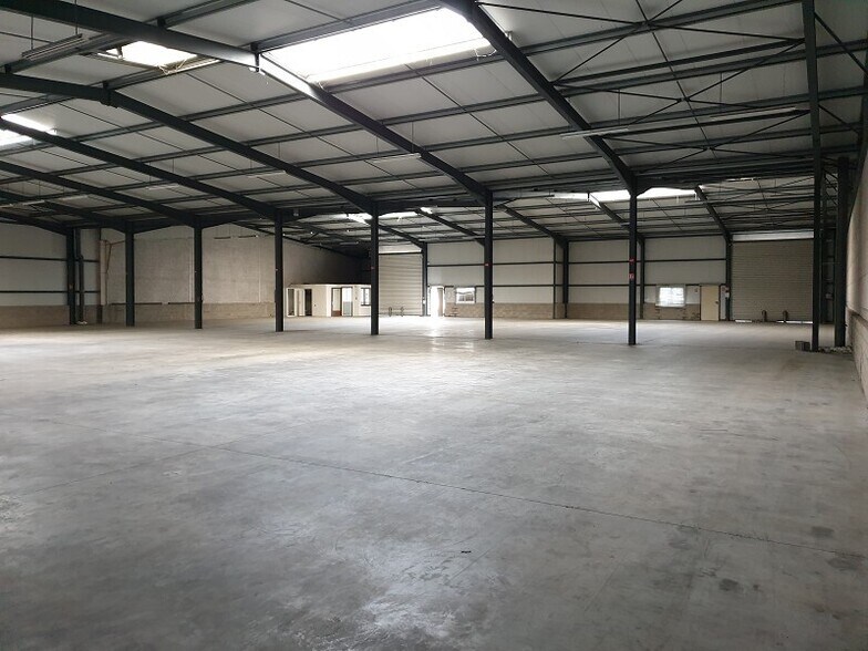 Light Industrial in Saint-Alban to rent - Interior Photo - Image 1 of 9