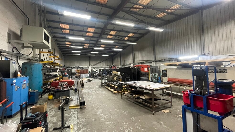Unit 3, 20a Hawkes Drive, Heathcote Industrial Estate, Warwick for sale - Building Photo - Image 2 of 8