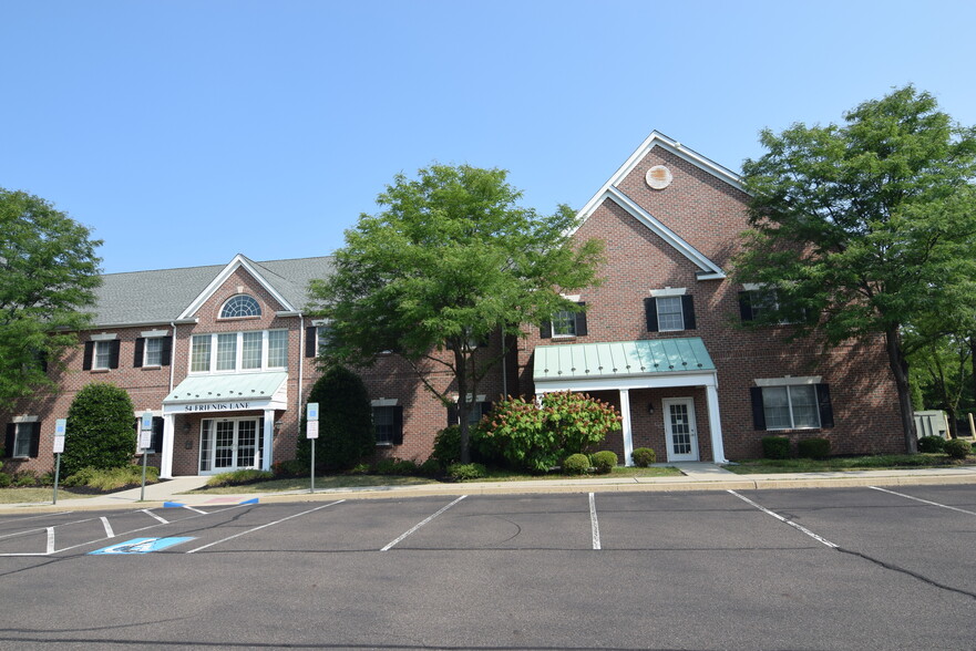 54 Friends Ln, Newtown, PA for rent - Building Photo - Image 3 of 10