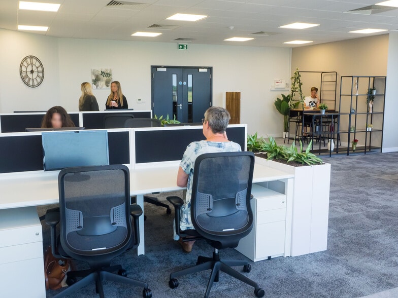 280 Bath Road Rd, West Drayton to rent - Interior Photo - Image 2 of 12