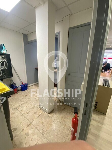 Retail in Paris to rent - Building Photo - Image 2 of 8