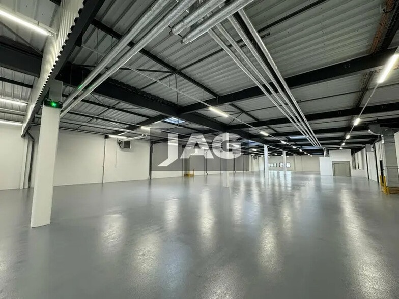 Light Industrial in Caluire-et-Cuire to rent - Interior Photo - Image 2 of 19