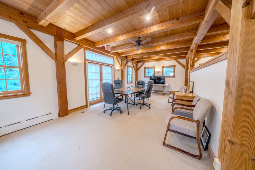 73 Elm St, Camden, ME for sale - Interior Photo - Image 3 of 86