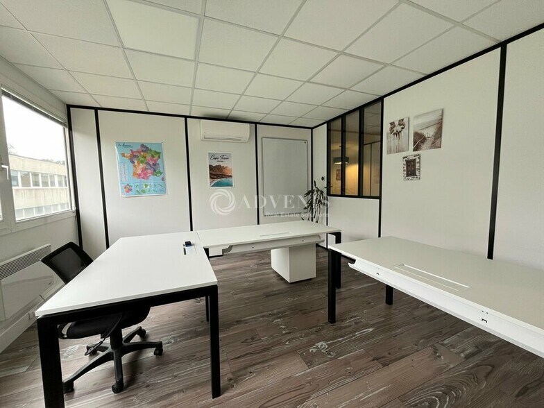 11 Bis Route De Gisy, Bièvres to rent - Building Photo - Image 2 of 5