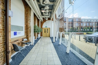 Courtaulds Way, Coventry to rent Interior Photo- Image 1 of 28