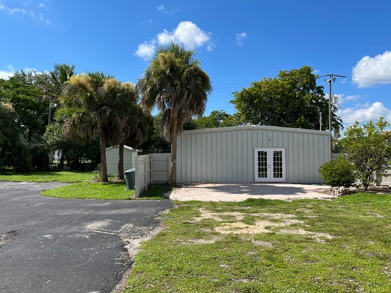 2054 Crawford St, Fort Myers, FL for rent - Building Photo - Image 3 of 3