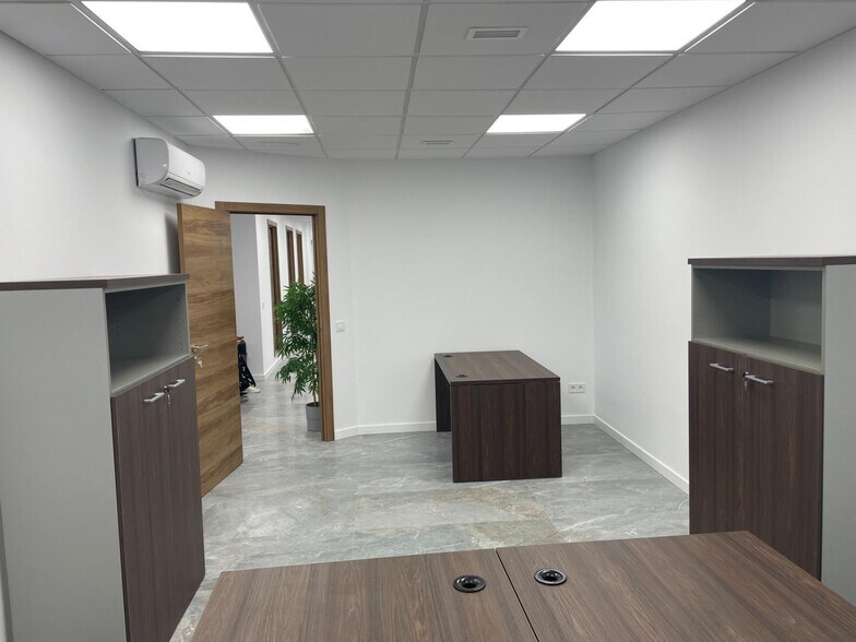 Office in València to rent - Building Photo - Image 2 of 14
