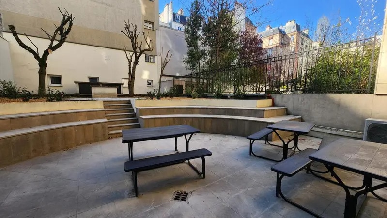 Office in Neuilly-sur-Seine to rent - Building Photo - Image 1 of 8
