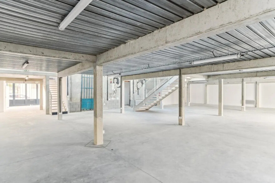 Office in Montreuil to rent - Building Photo - Image 3 of 12