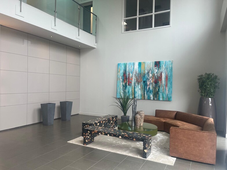 2 Station Ct, London to rent - Interior Photo - Image 3 of 14