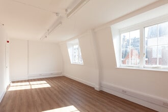 17-18 Margaret St, London to rent Interior Photo- Image 2 of 9