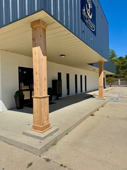 18 C.M. Rambo Dr, Saraland, AL to rent - Building Photo - Image 3 of 14