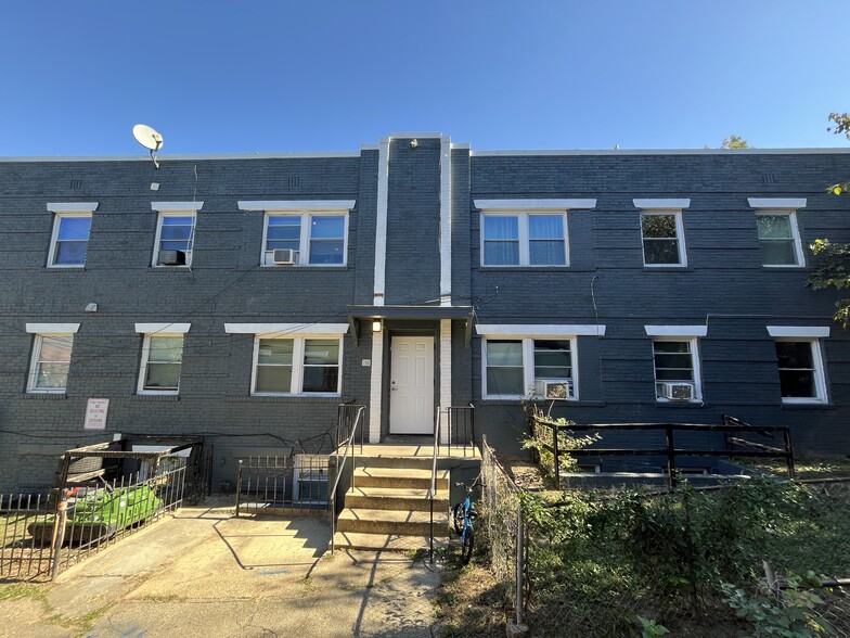 4641 Hillside Rd SE, Washington, DC for sale - Building Photo - Image 2 of 4