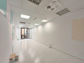 Retail in Vilafranca del Penedès, Barcelona to rent Interior Photo- Image 2 of 11