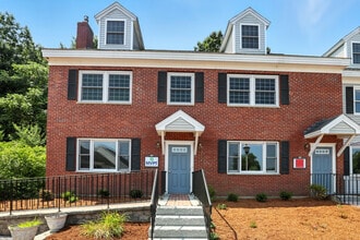 40 S River Rd, Bedford, NH to rent Interior Photo- Image 2 of 20