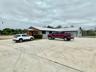 More details for 1010 Zanderson Ave, Jourdanton, TX - Office for Rent