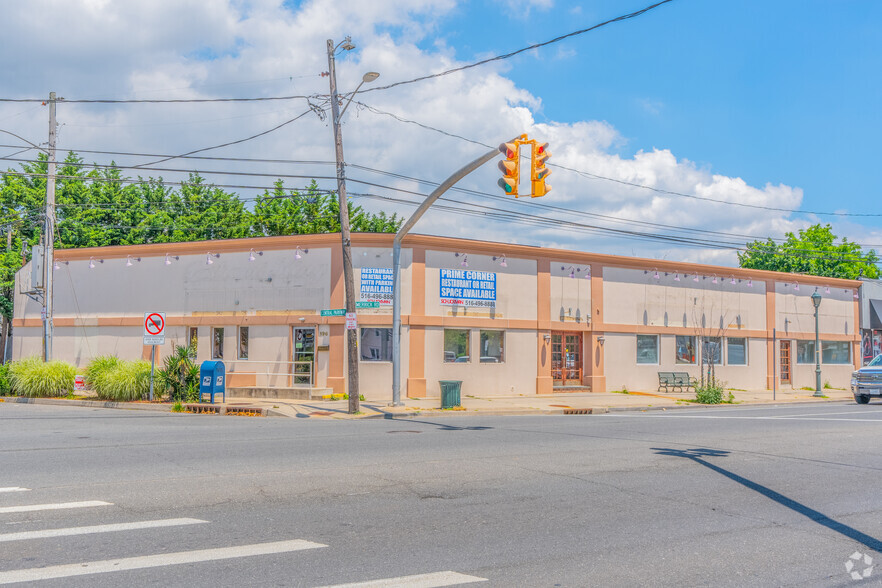 190-196 Merrick Rd, Merrick, NY for rent - Building Photo - Image 1 of 7