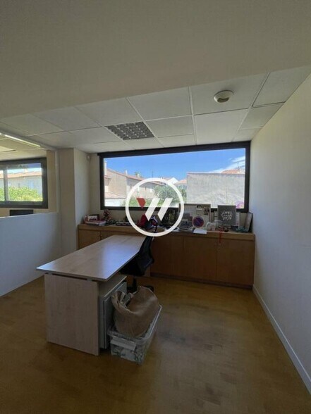 Office in Marseille to rent - Interior Photo - Image 2 of 3