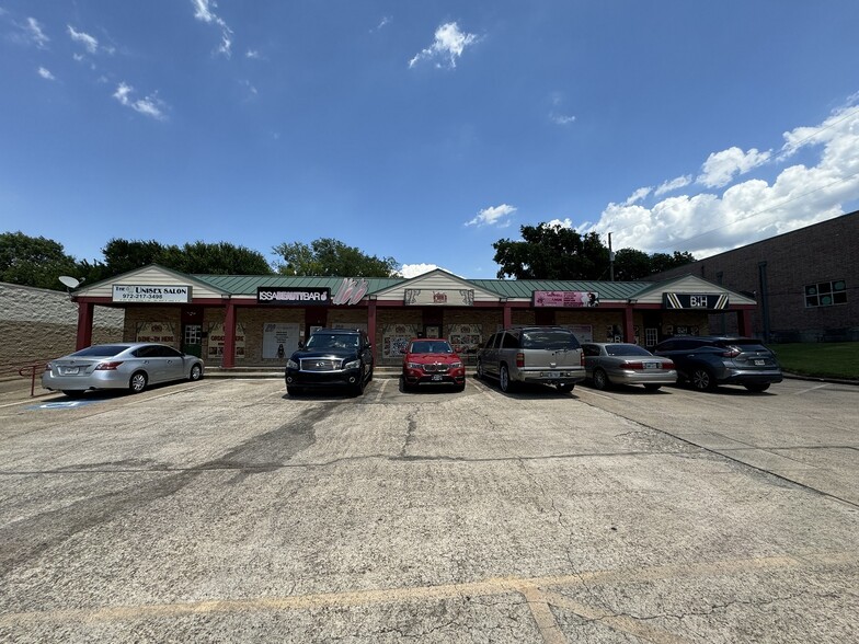 208 N Hampton Rd, DeSoto, TX for rent - Building Photo - Image 1 of 1