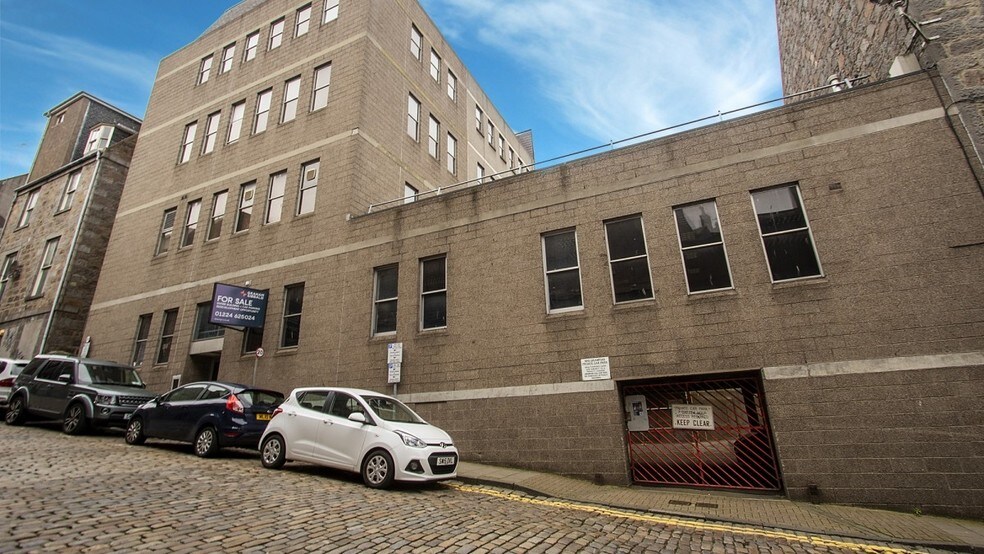 4 Windmill Brae, Aberdeen to rent - Primary Photo - Image 1 of 2