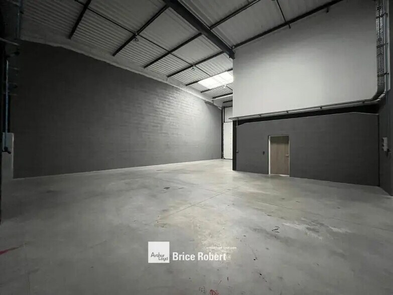 Light Industrial in Chassieu to rent - Interior Photo - Image 3 of 6