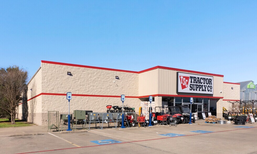 2020 Interstate 10 W, Orange, TX for sale - Building Photo - Image 1 of 1