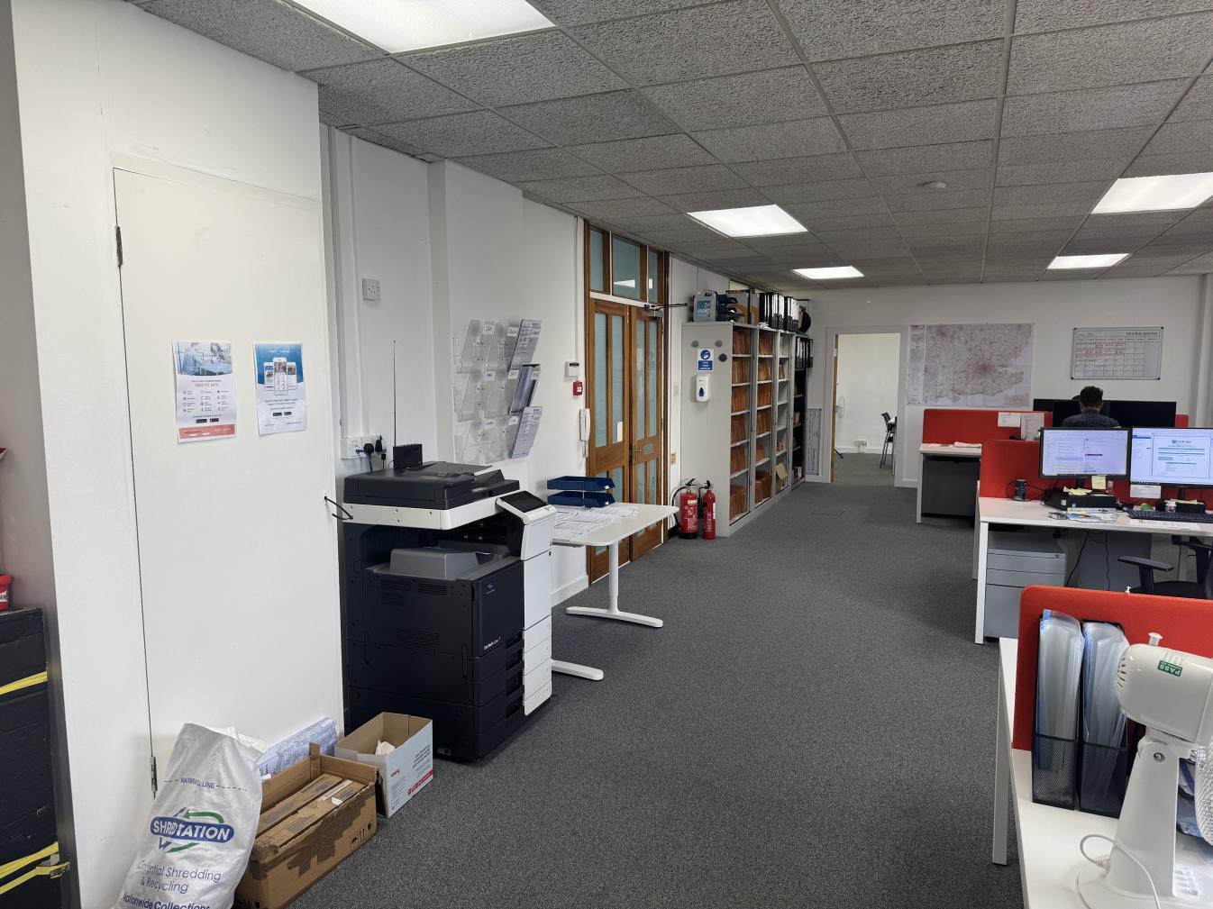 Arcadia Ave, London to rent Interior Photo- Image 1 of 3