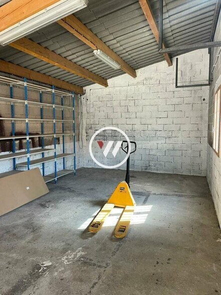 Office in La Penne-sur-Huveaune to rent - Building Photo - Image 3 of 6