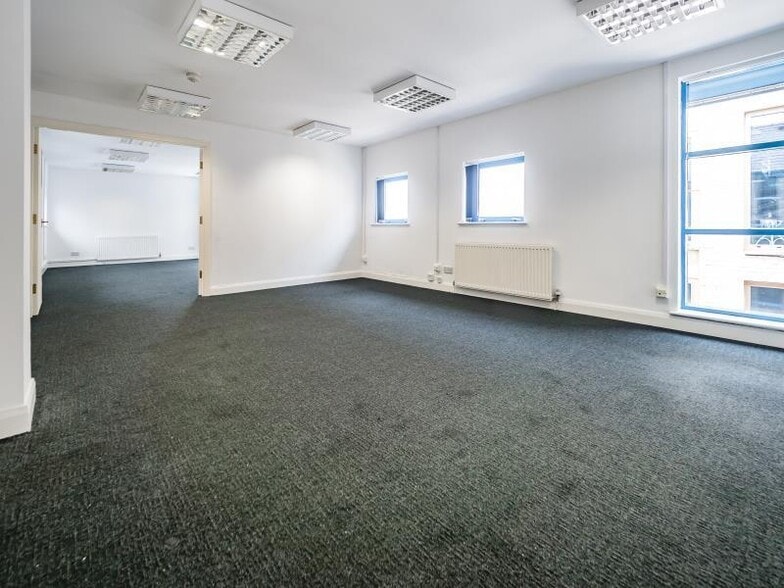 10 Bradley St, Manchester to rent - Building Photo - Image 2 of 8